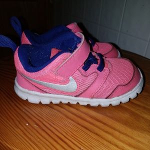 Toddler Nike Sneakers Size 7